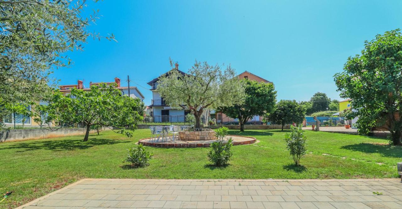 Pension Nina Umag Bagian luar foto