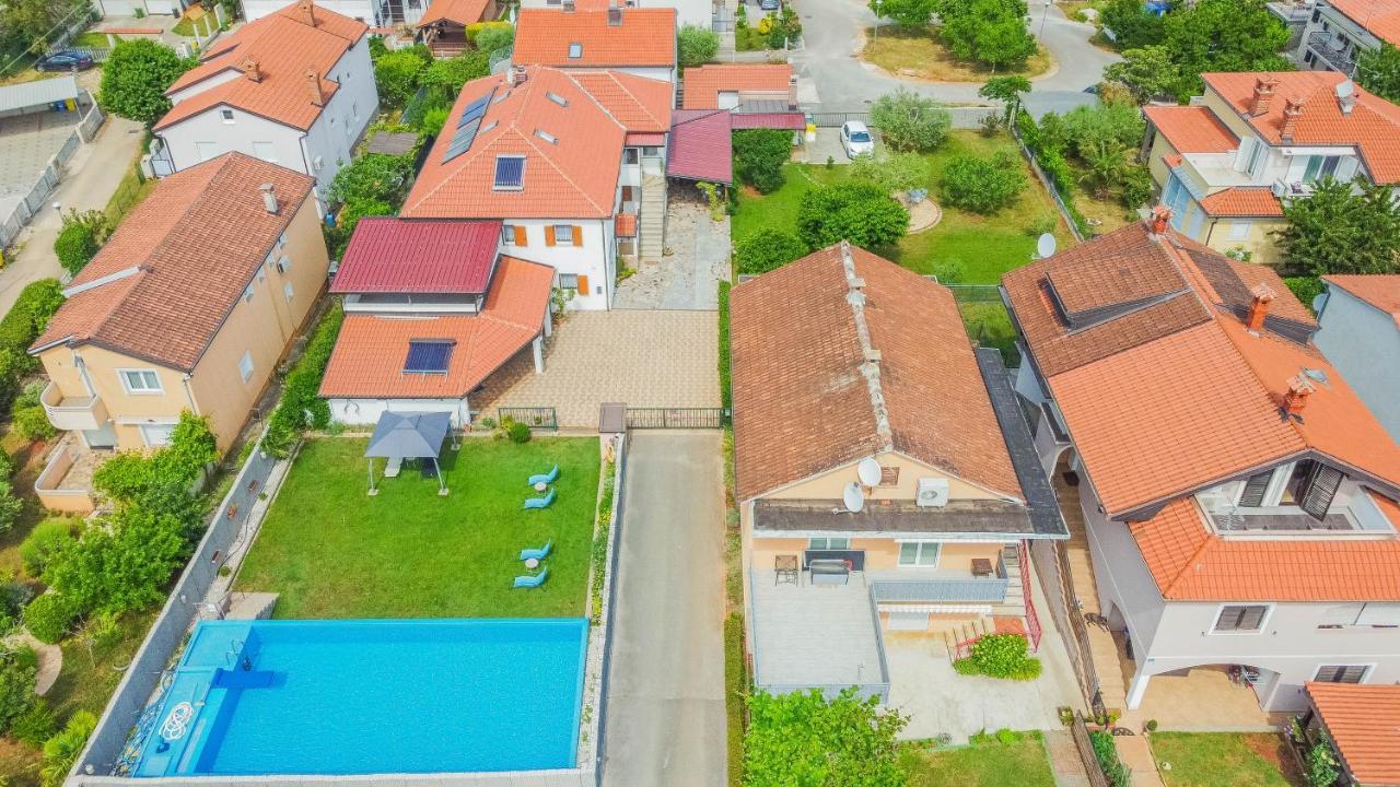 Pension Nina Umag Bagian luar foto