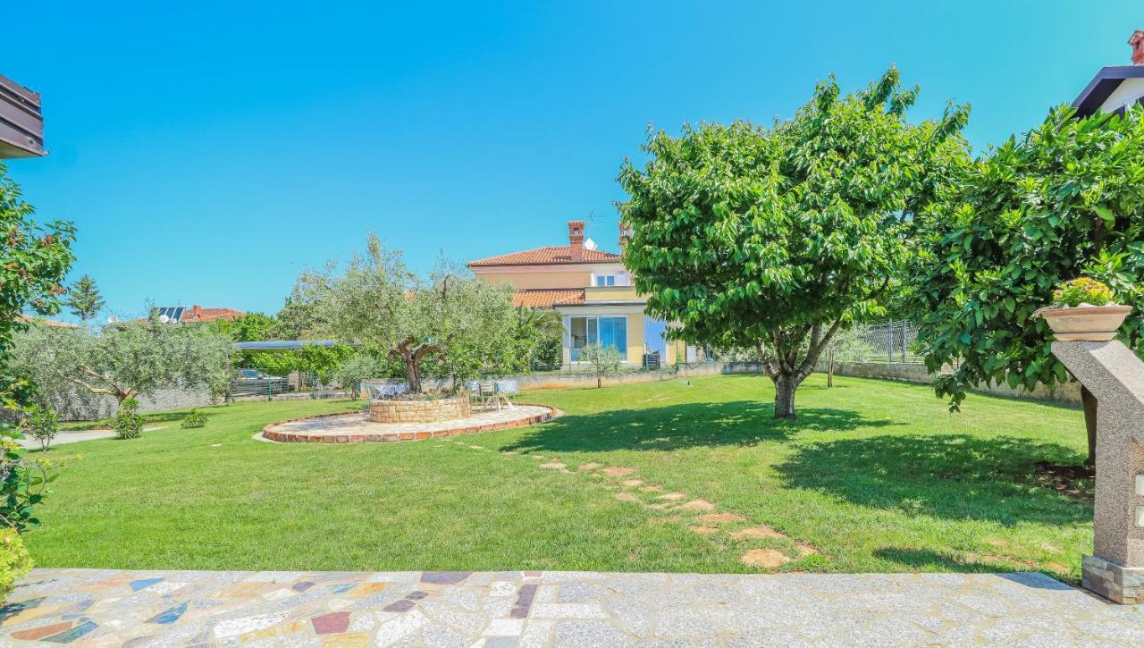 Pension Nina Umag Bagian luar foto