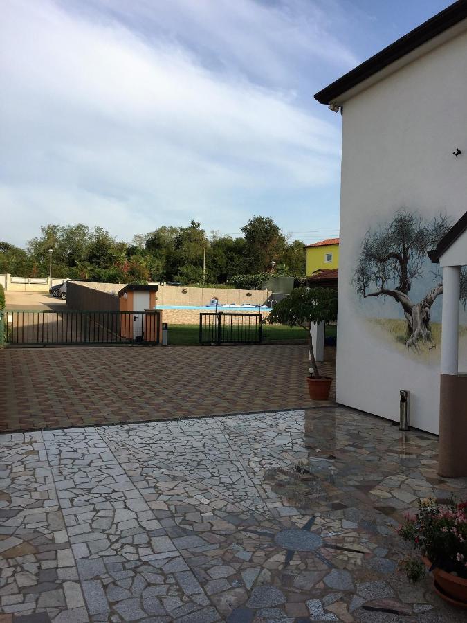 Pension Nina Umag Bagian luar foto